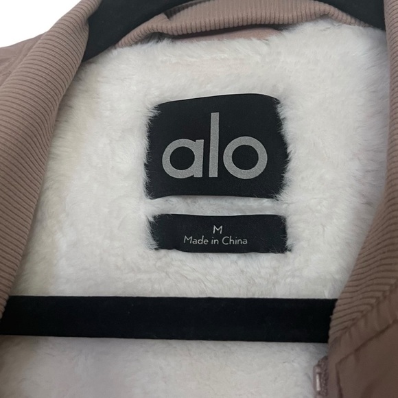 Alo Yoga Tan Taupe Ivory Faux Fur Lined Urbanite Bomber Jacket Medium - Picture 10 of 15